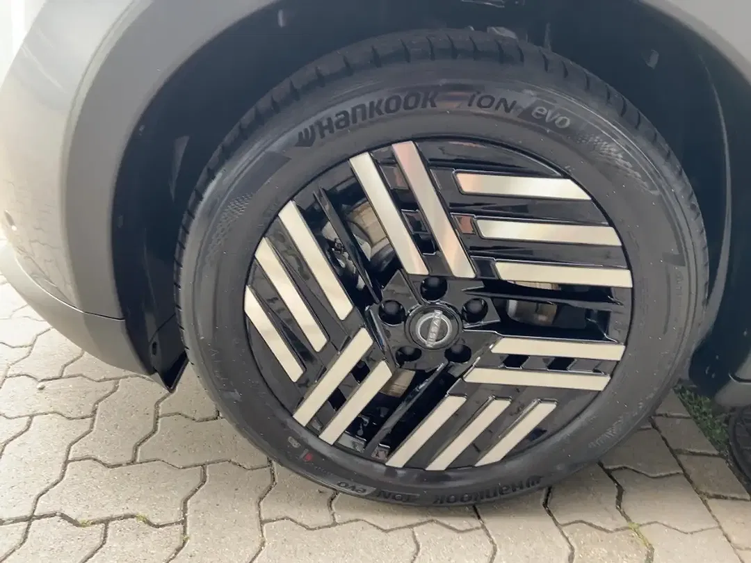 Nissan Leaf - Thumbnail 6