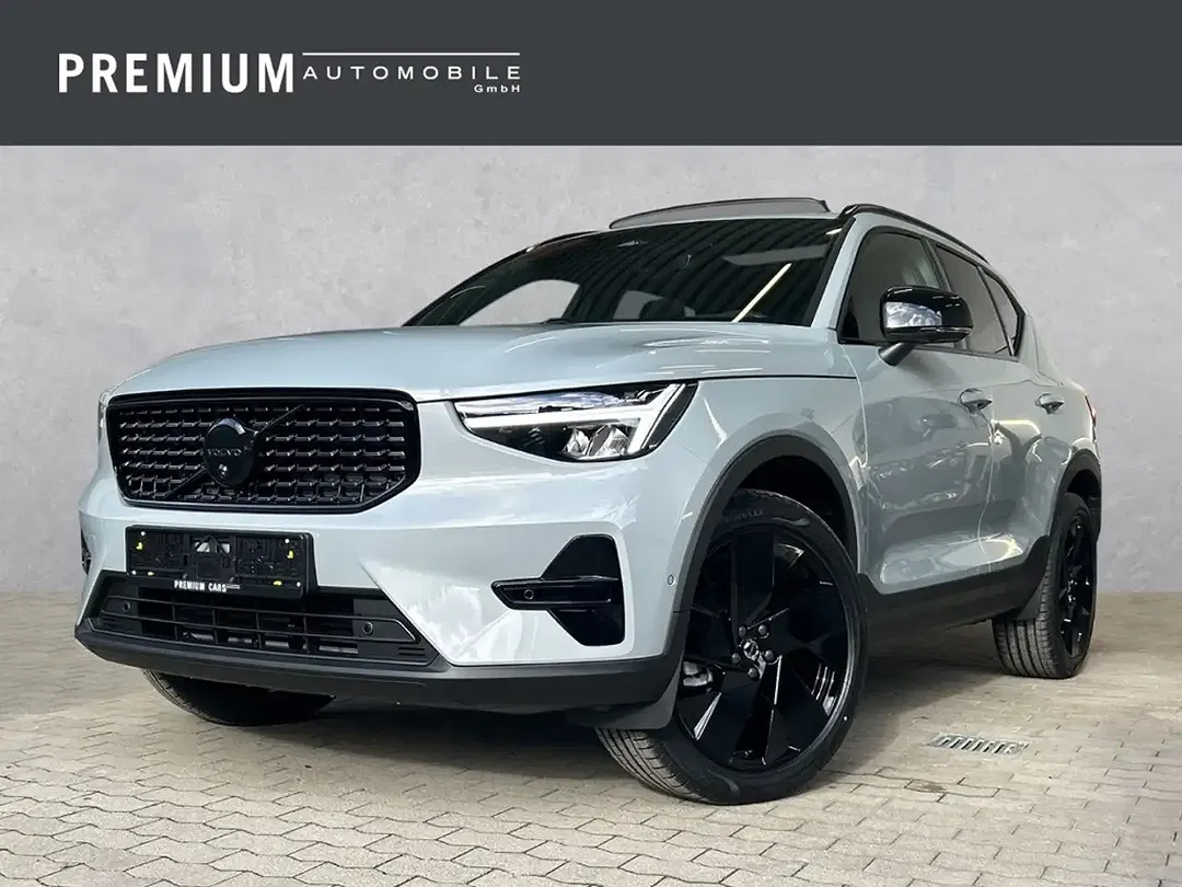 Volvo XC40 Plus Black Edition - Thumbnail 1