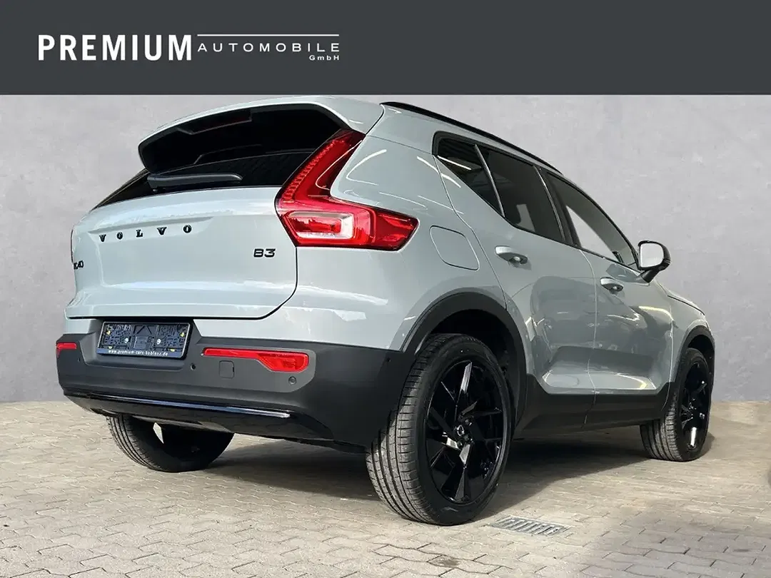Volvo XC40 Plus Black Edition - Thumbnail 2