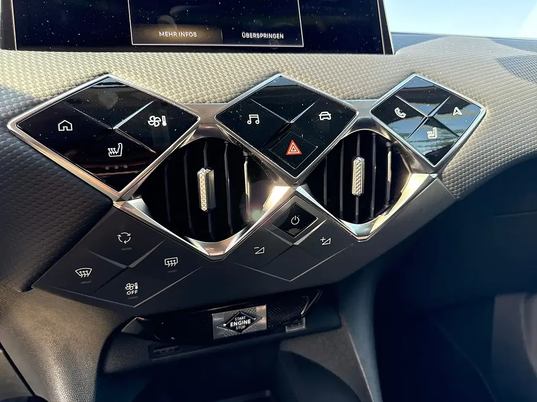 DS Automobiles DS 3 - Thumbnail 9