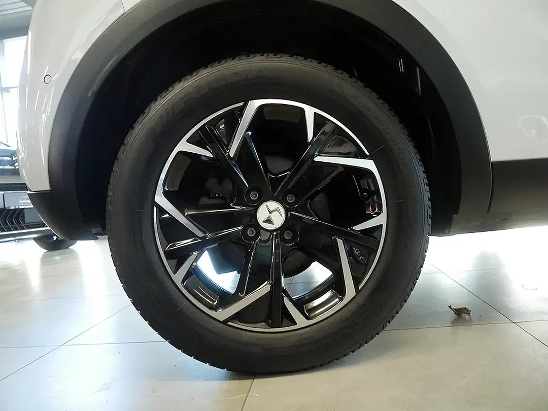 DS Automobiles DS 3 Crossback - Thumbnail 5