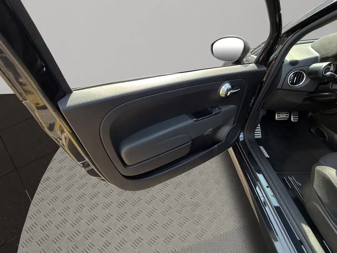 Abarth 695C - Thumbnail 10