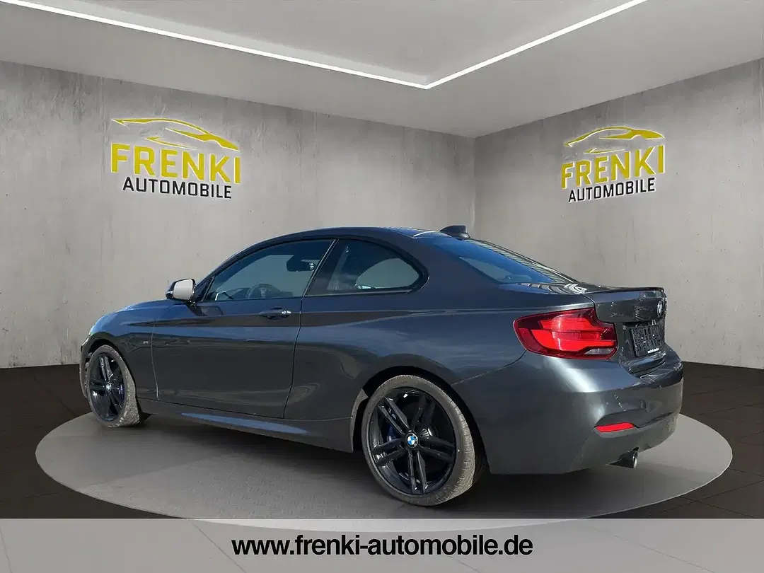 BMW M2 xDrive Coupe - Thumbnail 3