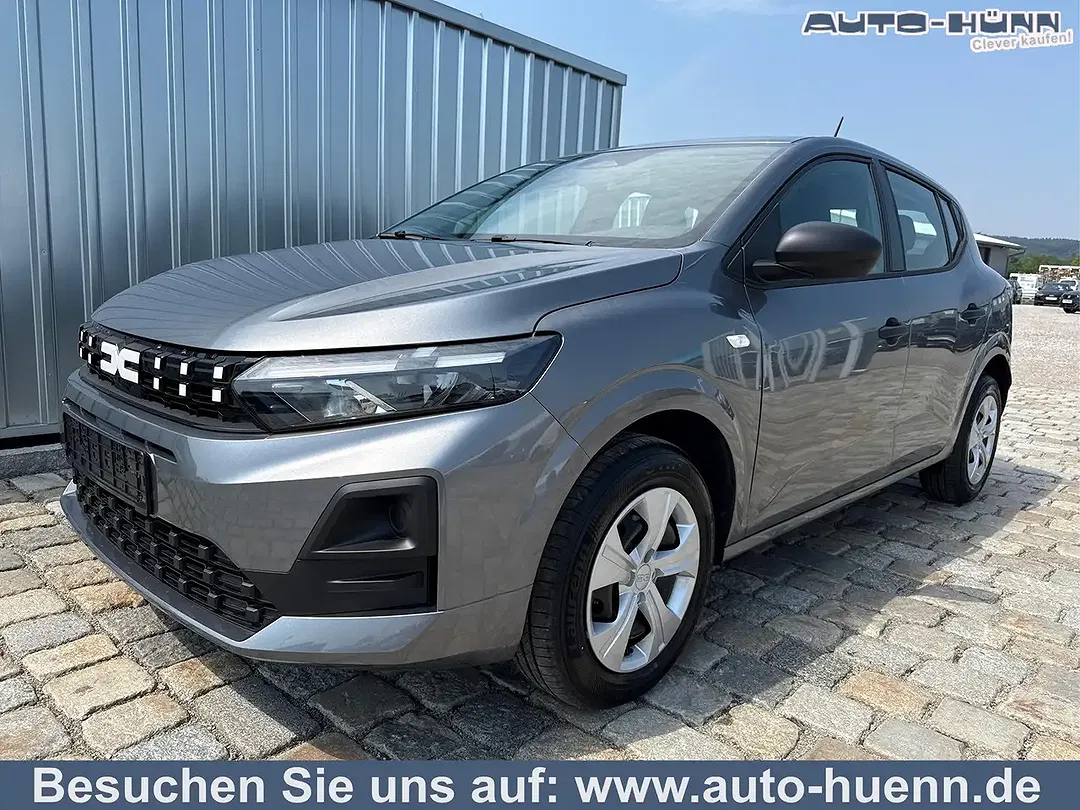 Dacia Sandero TCe Essential - Thumbnail 1