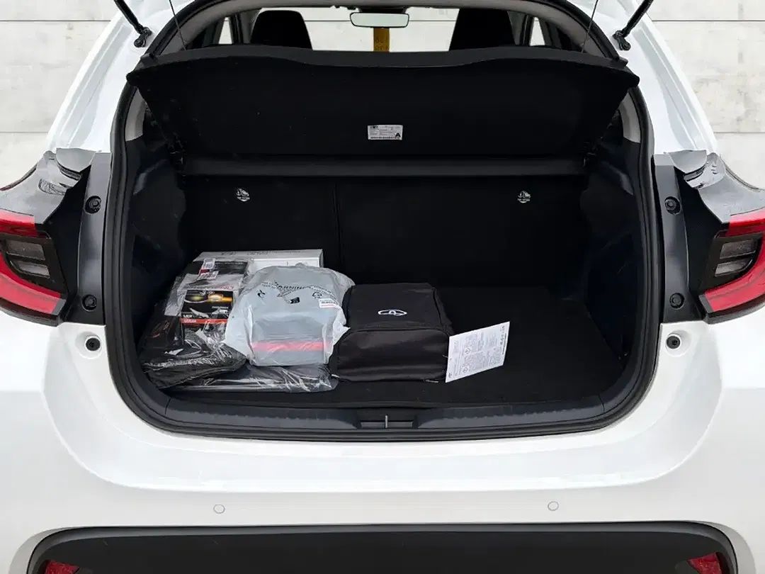 Toyota Yaris Hybrid Teamplayer - Thumbnail 8