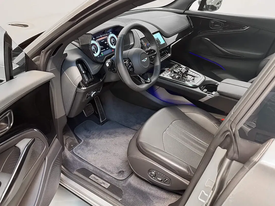 Aston Martin DBX 707 - foto 15