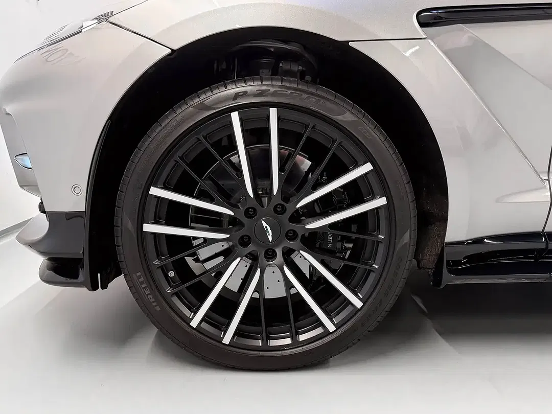 Aston Martin DBX 707 - Thumbnail 8