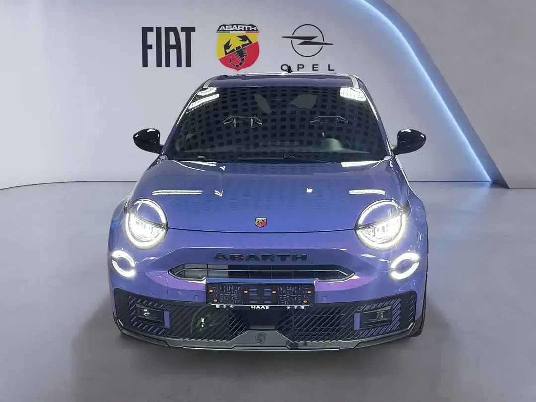 Abarth 600e - Thumbnail 9