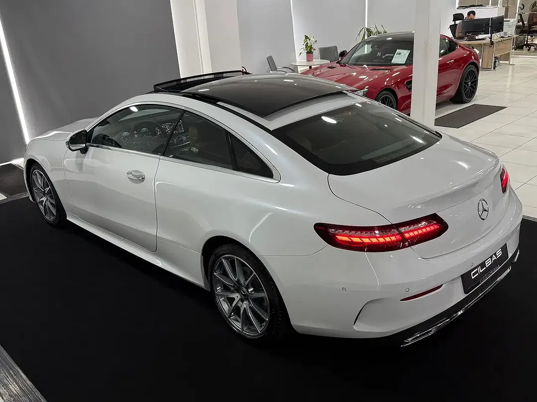 Mercedes-Benz E 220 9G-TRONIC AMG Line - Thumbnail 11
