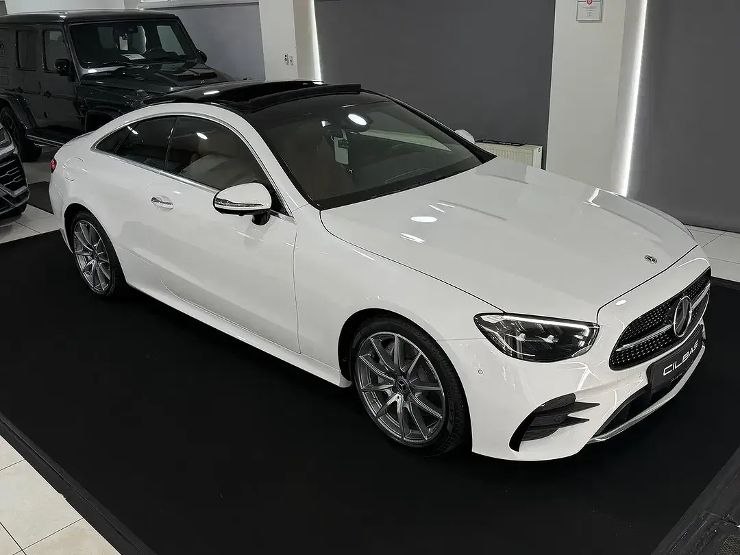 Mercedes-Benz E 220 9G-TRONIC AMG Line - Thumbnail 3