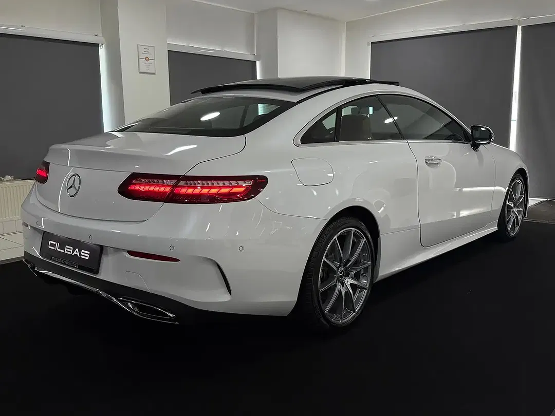 Mercedes-Benz E 220 9G-TRONIC AMG Line - Thumbnail 7