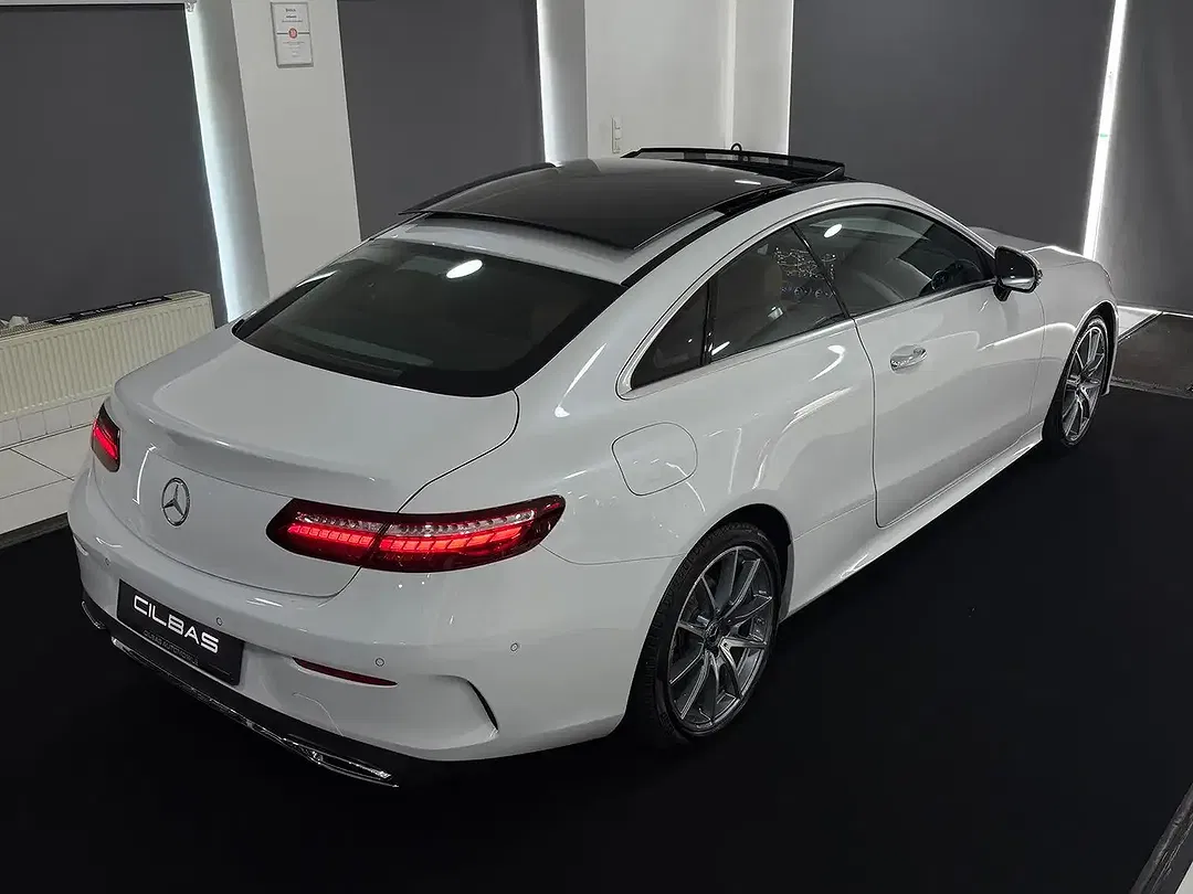 Mercedes-Benz E 220 9G-TRONIC AMG Line - Thumbnail 8