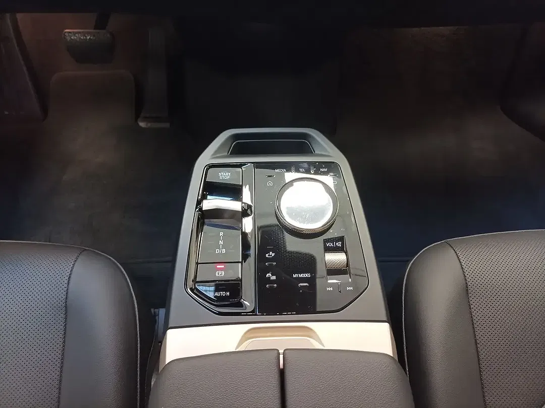 BMW iX xDrive - Thumbnail 7