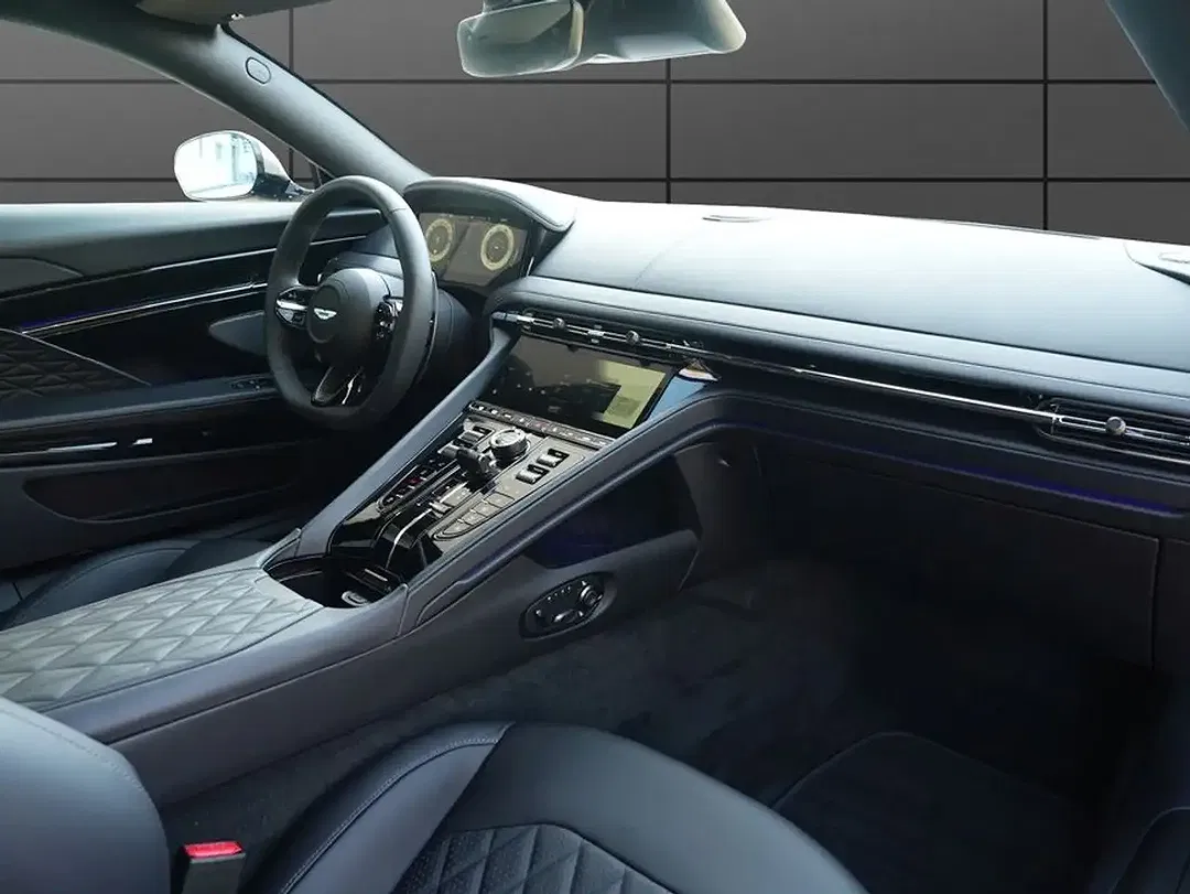 Aston Martin DB12 Coupe - Thumbnail 10