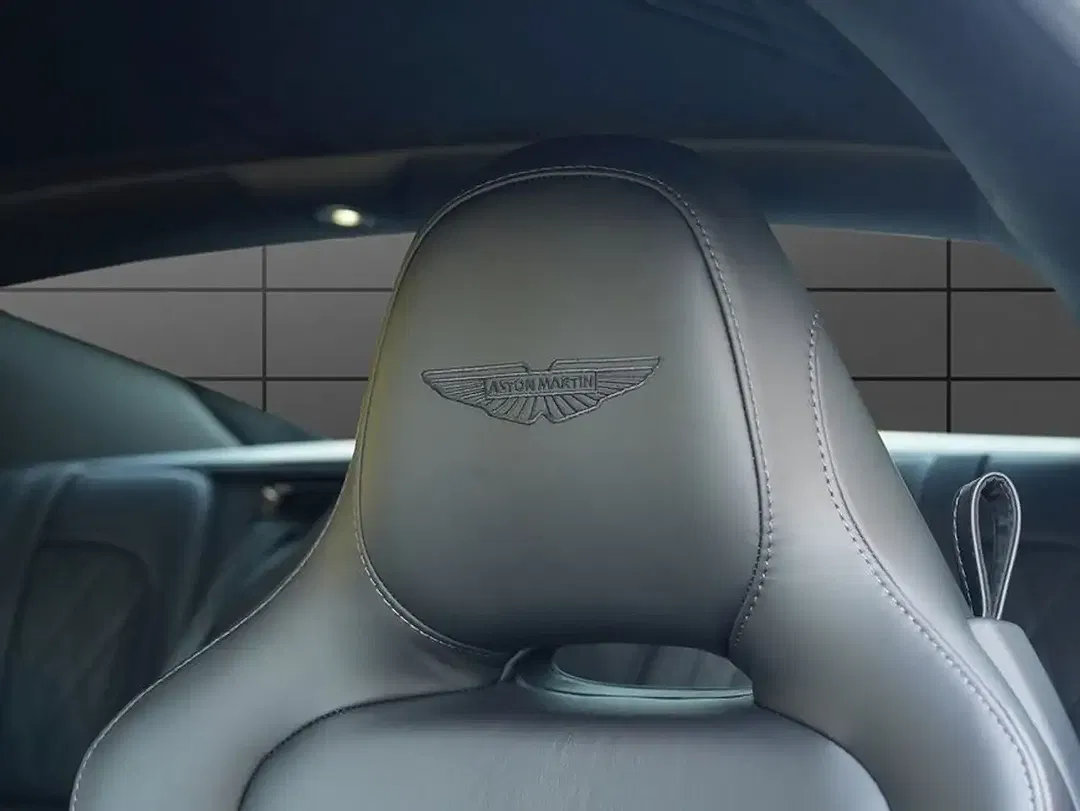 Aston Martin DB12 Coupe - Thumbnail 5