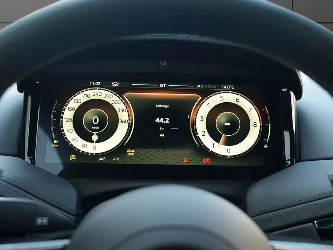 Aston Martin DB12 Coupe - Thumbnail 6