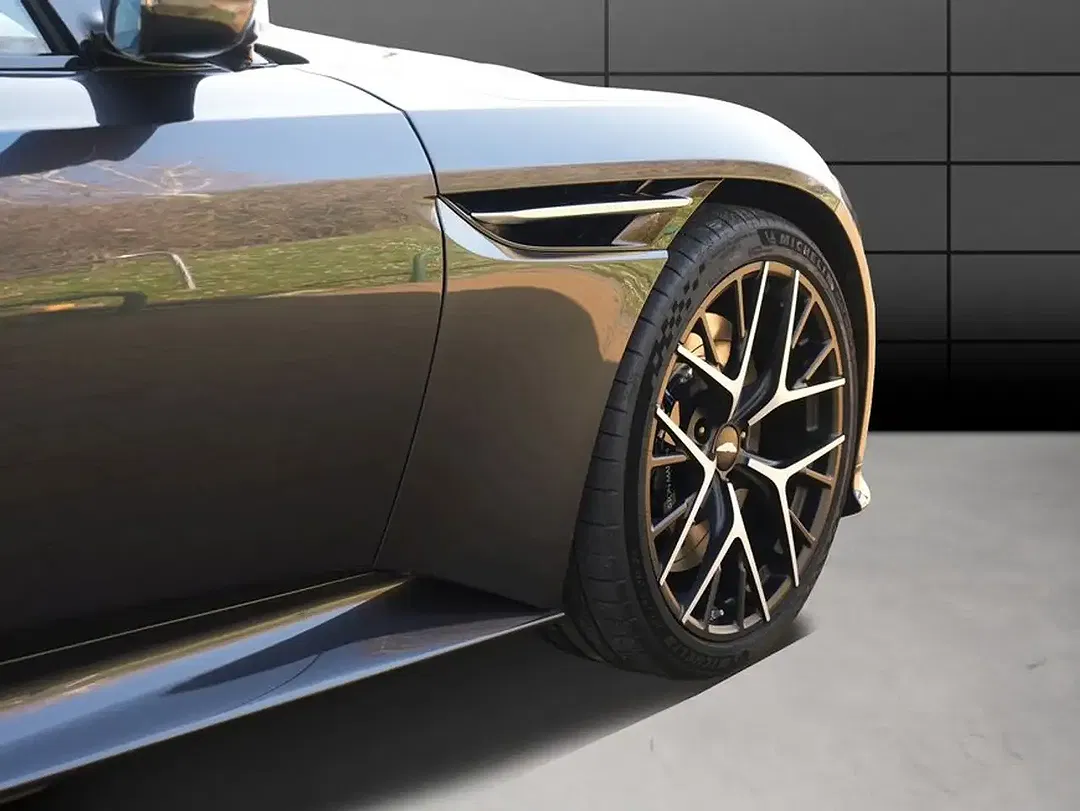 Aston Martin DB12 Coupe - Thumbnail 9