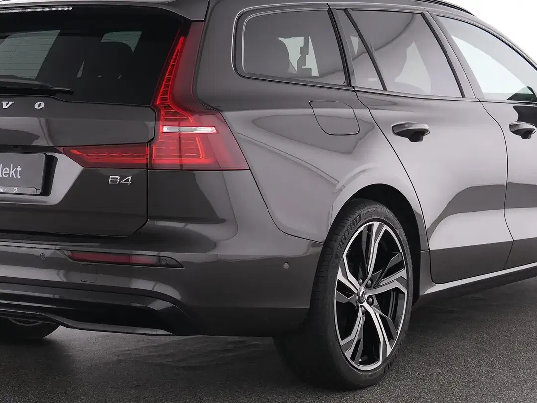 Volvo V60 B4 Plus Dark - Thumbnail 9
