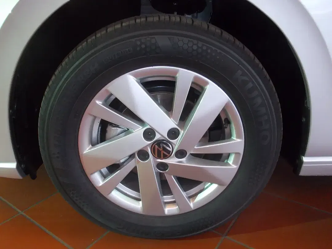 Volkswagen Polo - Thumbnail 6