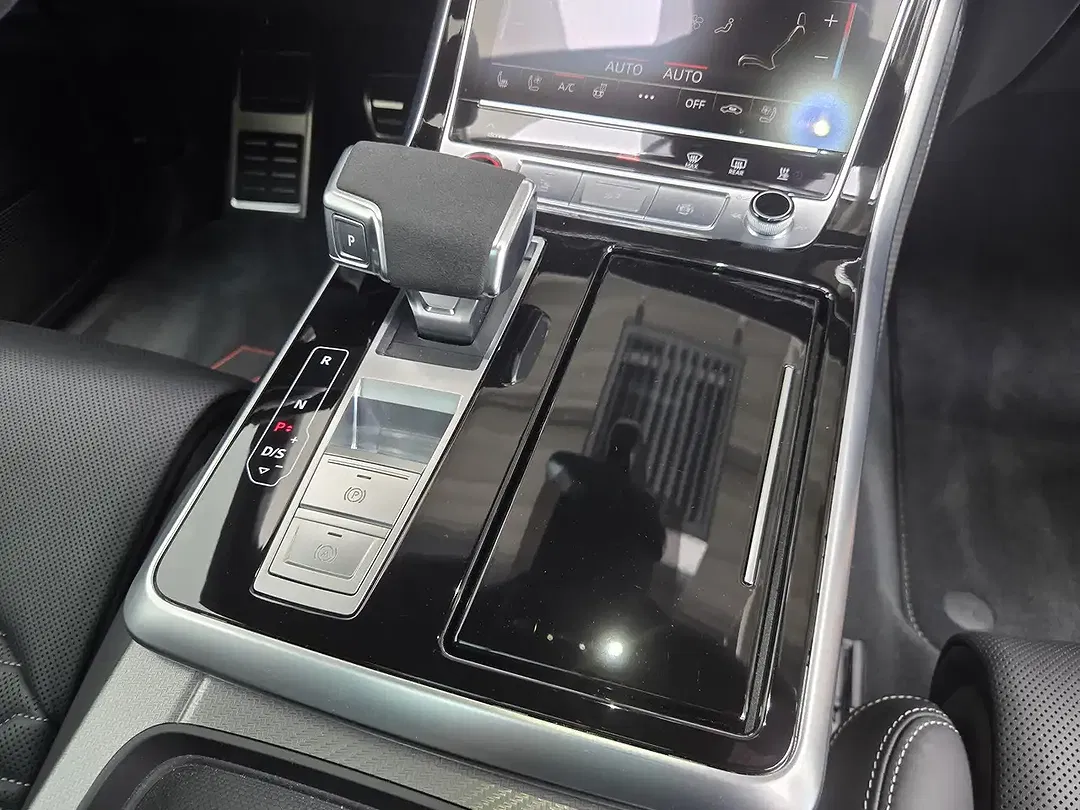 Audi RS Q8 - Thumbnail 31