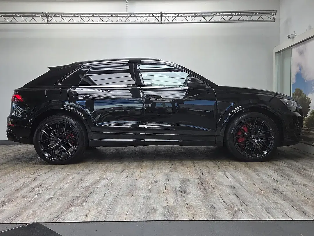 Audi RS Q8 - Thumbnail 4