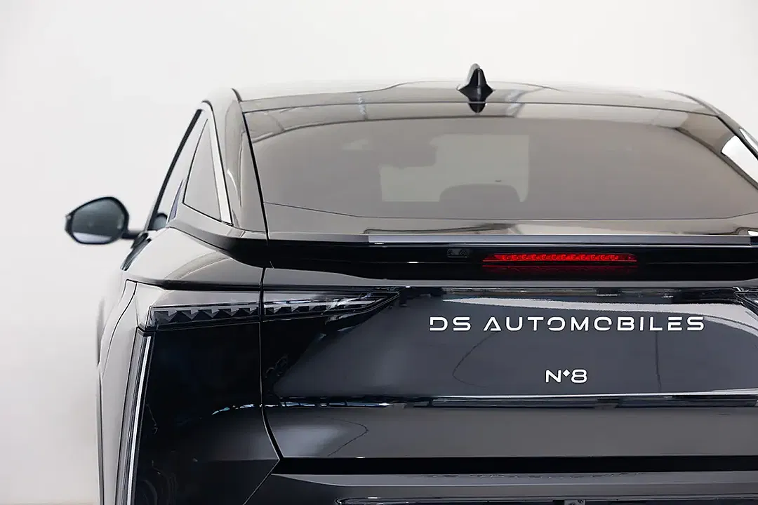 DS Automobiles N°8 - Thumbnail 3