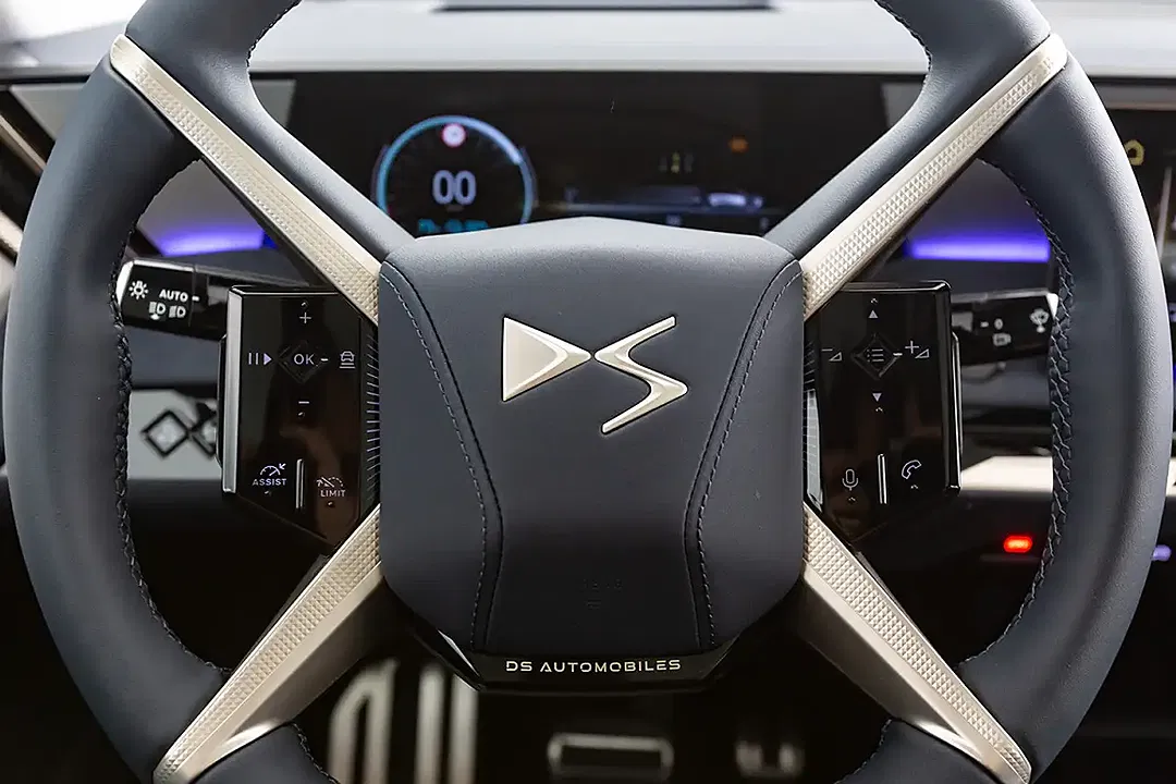 DS Automobiles N°8 - Thumbnail 6