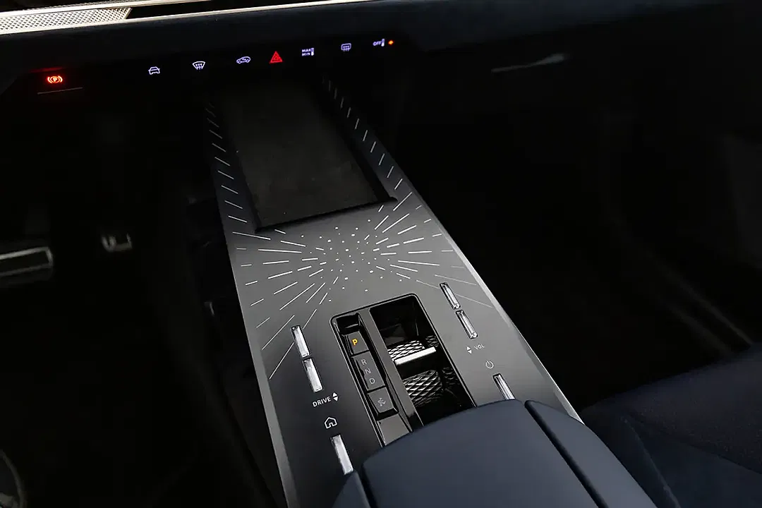 DS Automobiles N°8 - Thumbnail 9