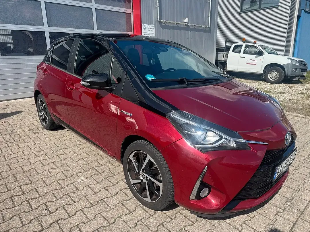 Toyota Yaris Hybrid Style Selection - Thumbnail 4