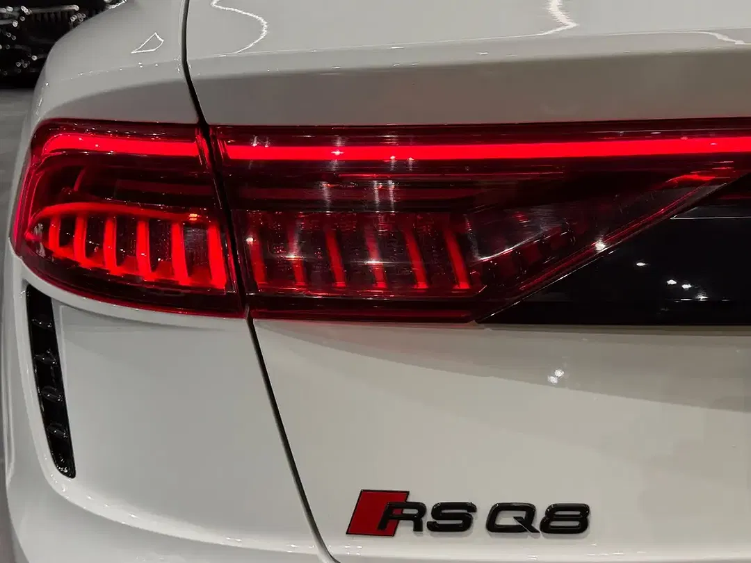 Audi RS Q8 quattro - Thumbnail 10