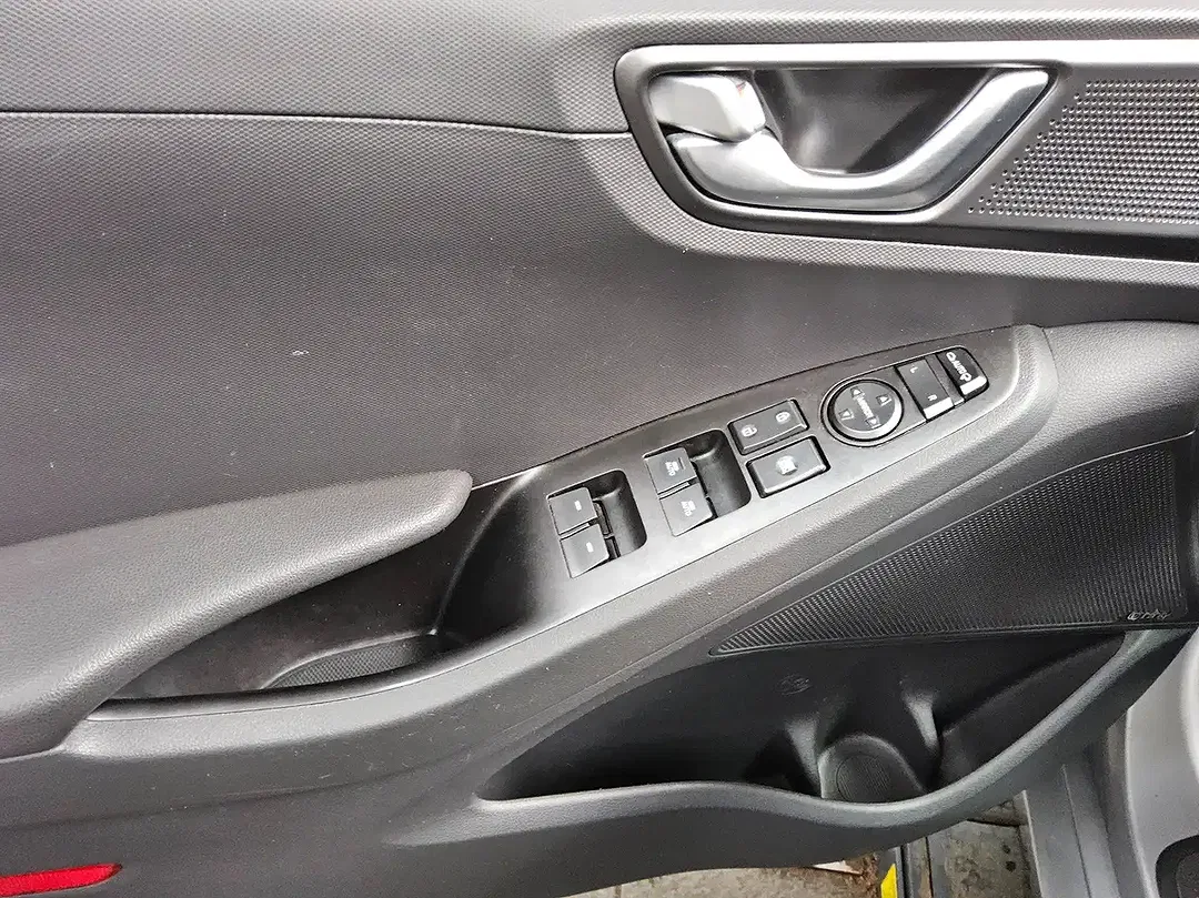 Hyundai IONIQ Style - Thumbnail 9