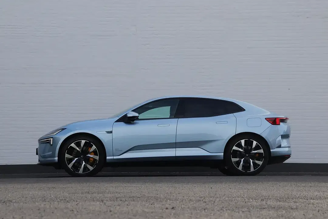 Polestar 4 Performance Pilot Plus - Thumbnail 3