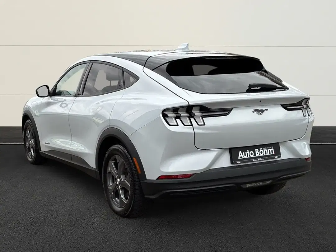 Ford Mustang Mach-E - Thumbnail 3