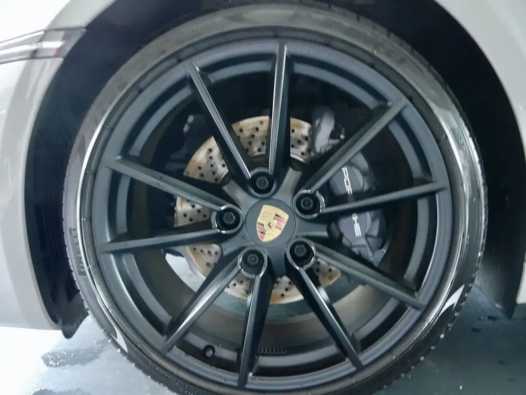 Porsche 992 - Thumbnail 14