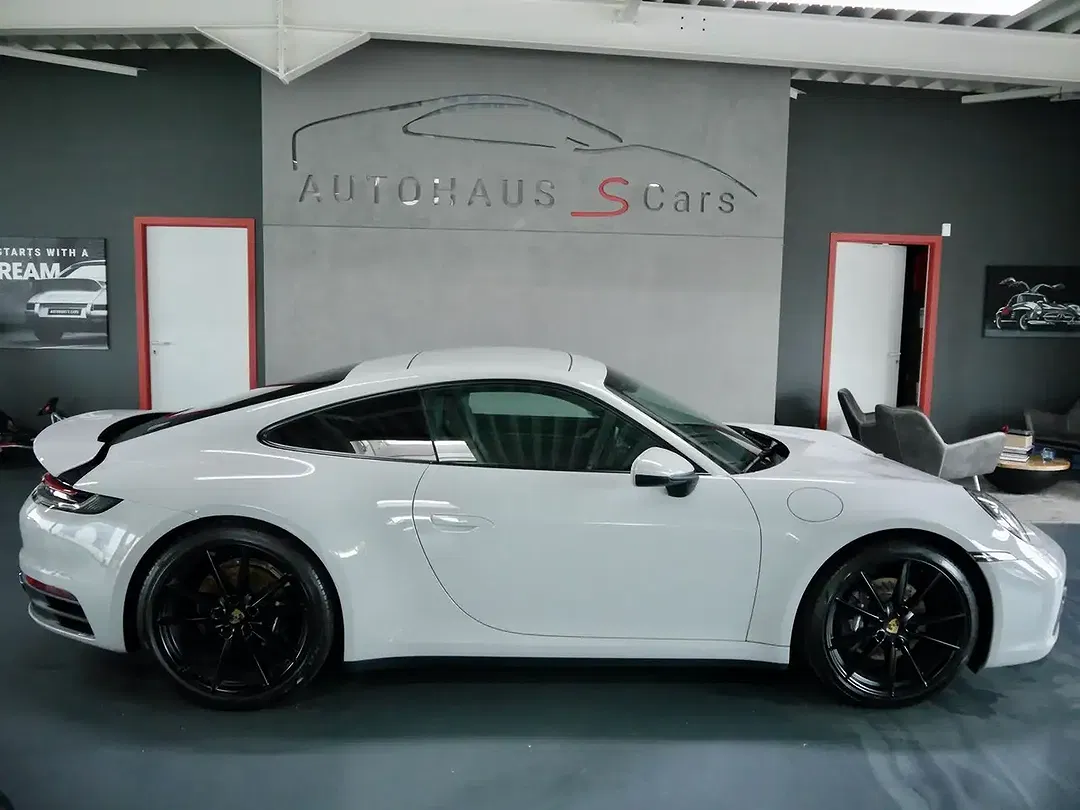 Porsche 992 - Thumbnail 3