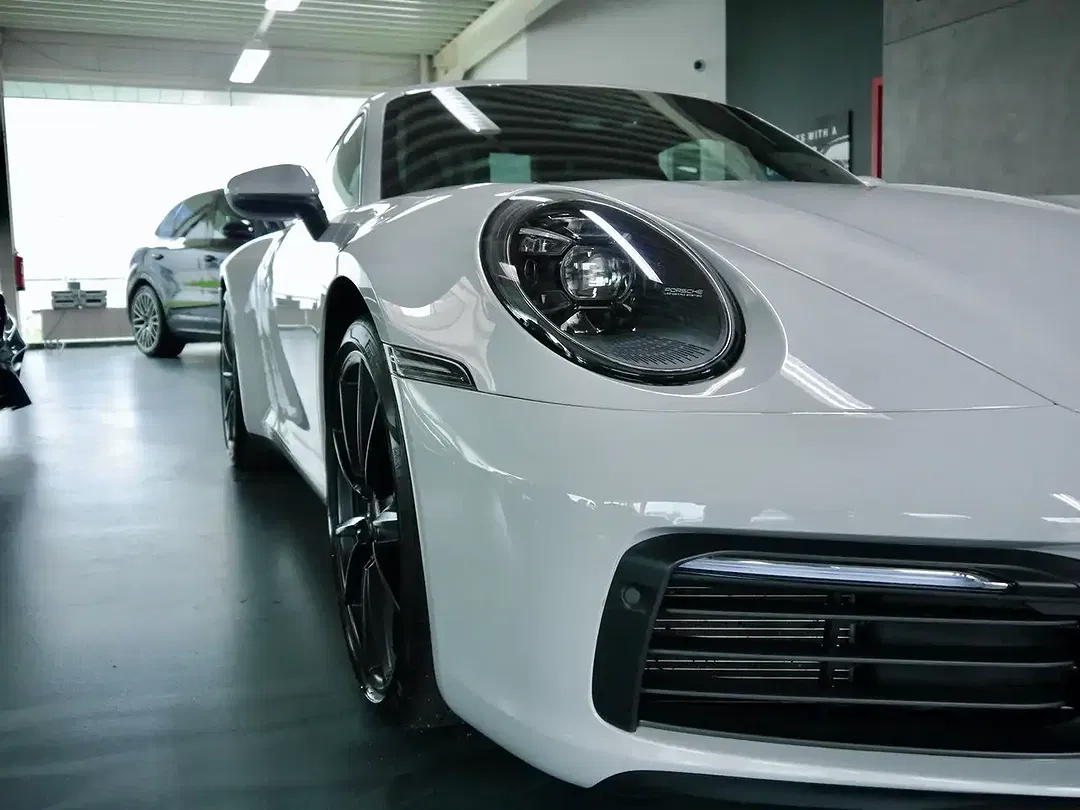 Porsche 992 - Thumbnail 9