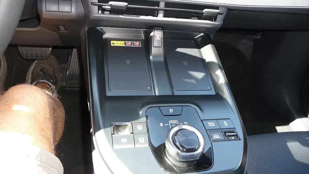 Subaru Solterra AWD Comfort - Thumbnail 9