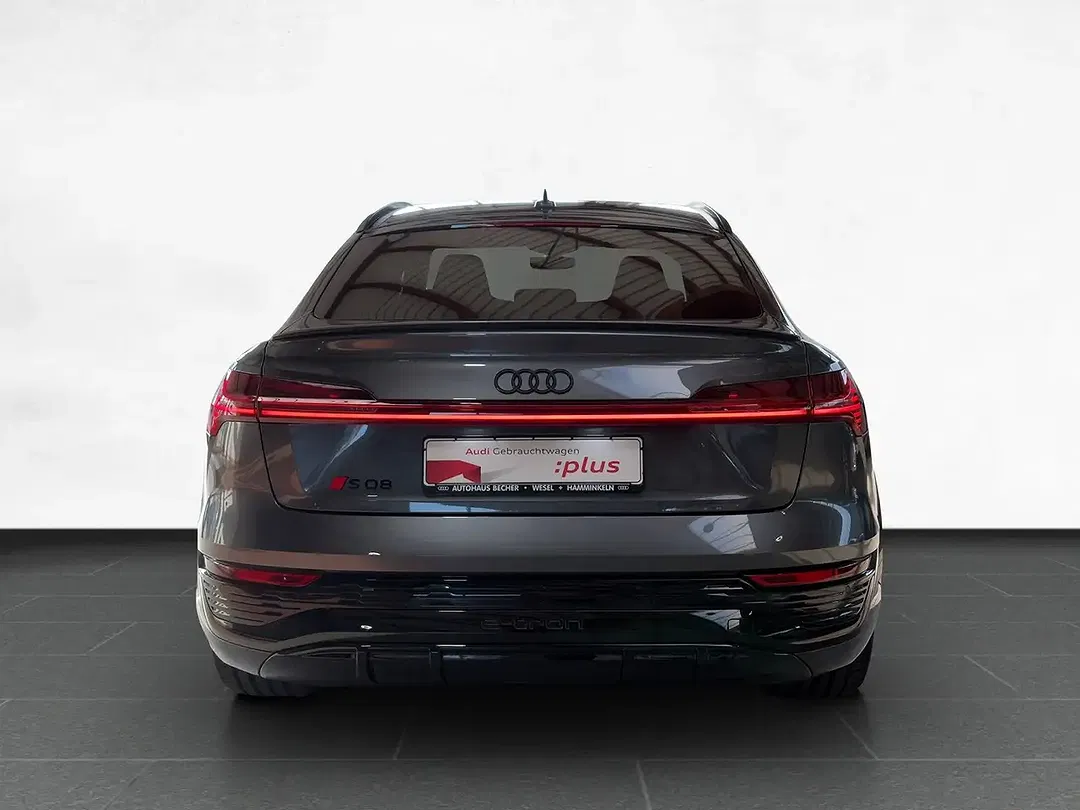 Audi SQ8 e-tron quattro - Thumbnail 3