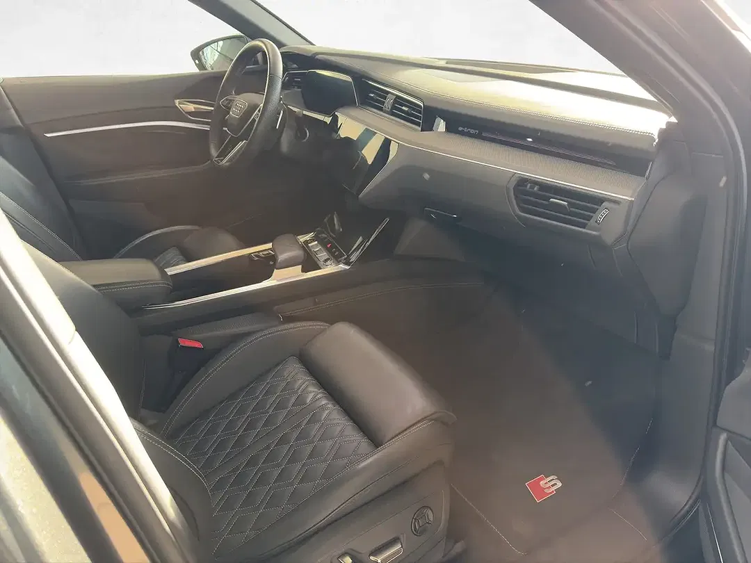 Audi SQ8 e-tron quattro - Thumbnail 5