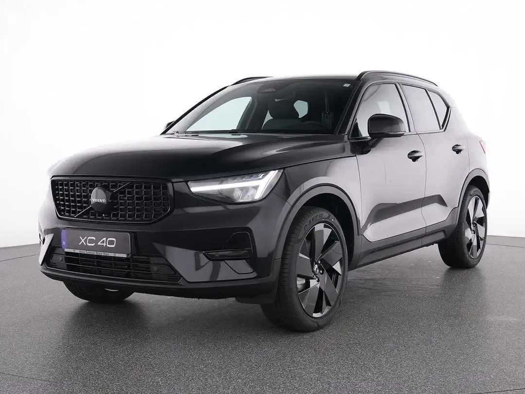 Volvo XC40 B3 Plus Black Edition - Thumbnail 1