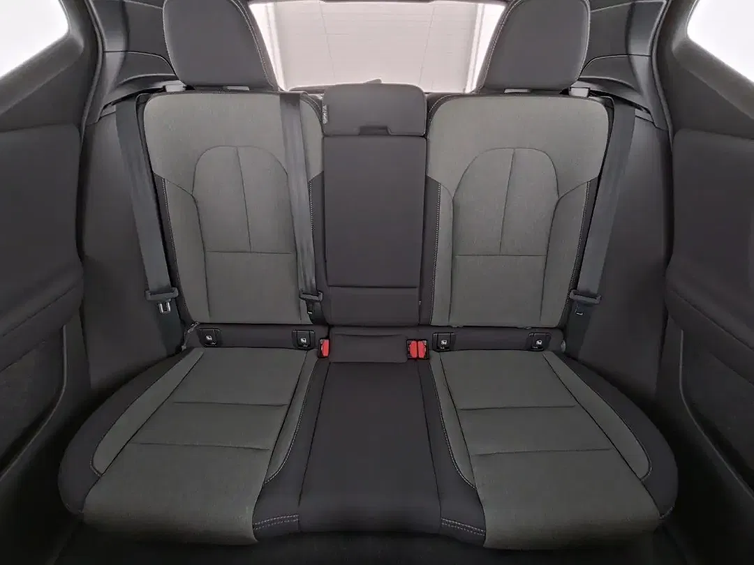 Volvo XC40 B3 Plus Black Edition - Thumbnail 5