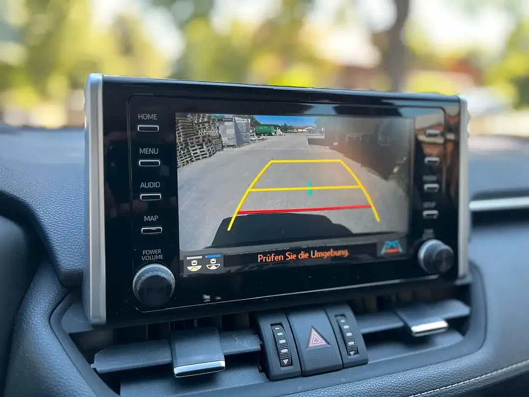 Toyota RAV 4 Hybrid 4x4 - Thumbnail 11