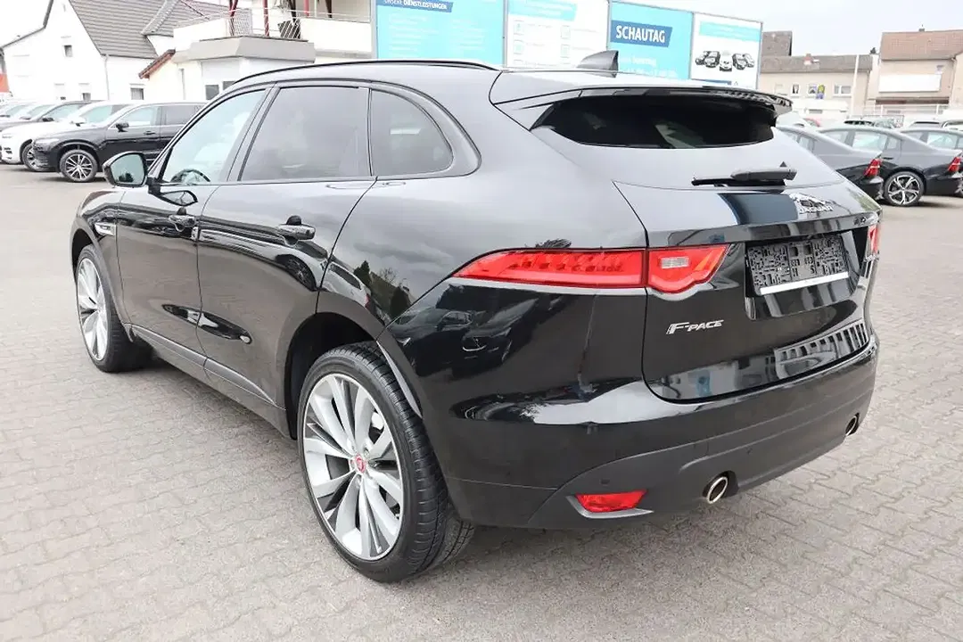 Jaguar F-Pace 30d 4x4 R-Sport - Thumbnail 9
