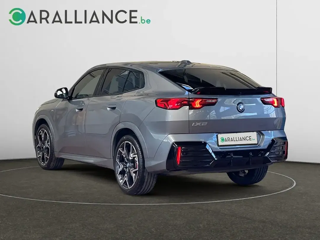 BMW iX2 M Sport - Thumbnail 4