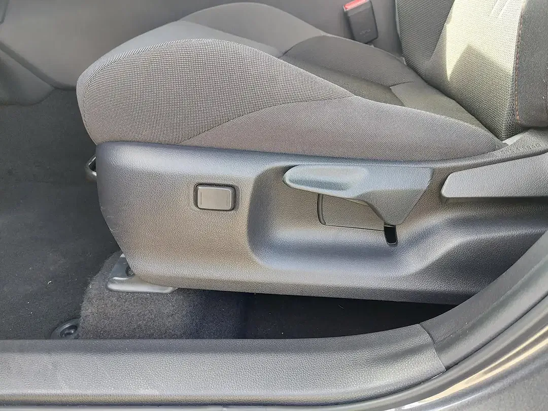Toyota C-HR Hybrid Plus - Thumbnail 27