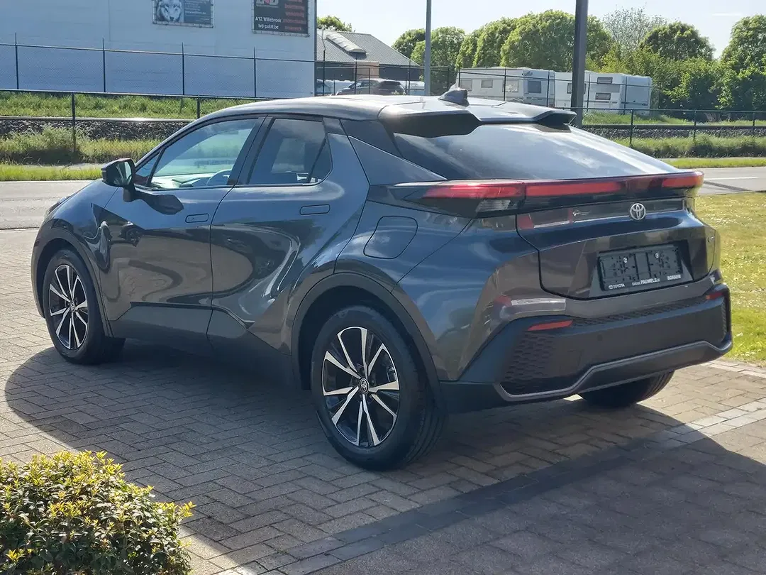 Toyota C-HR Hybrid Plus - Thumbnail 4