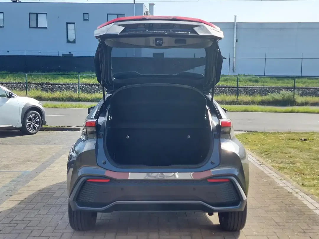 Toyota C-HR Hybrid Plus - Thumbnail 9