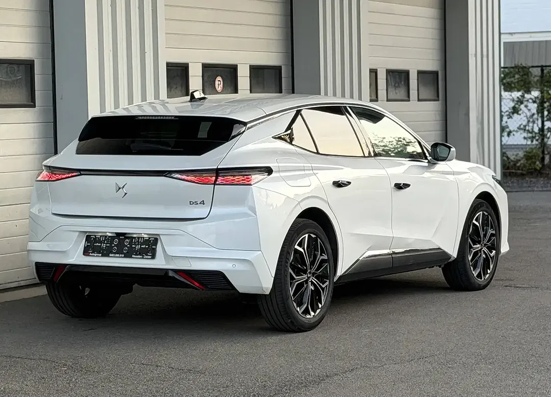 DS Automobiles DS 4 - Thumbnail 10