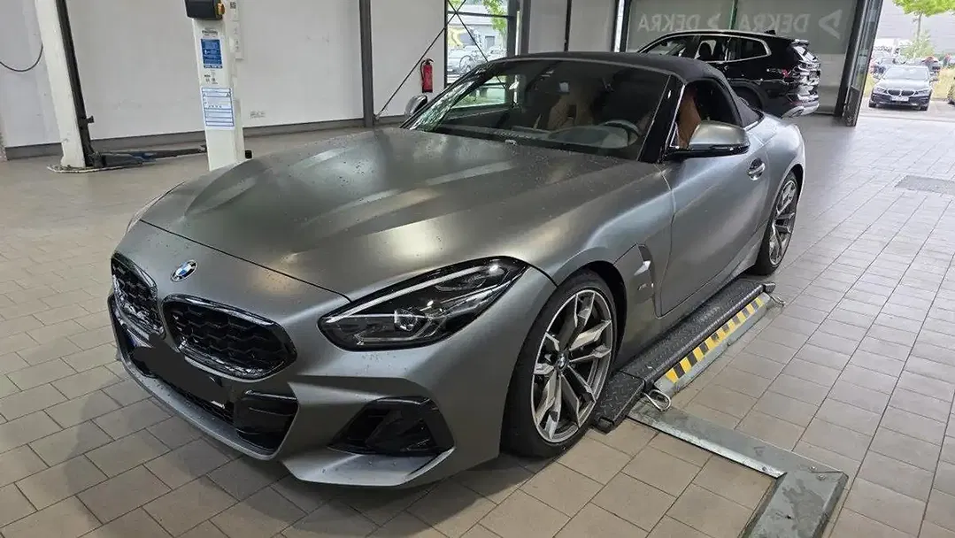 BMW Z4 M40i Roadster - Thumbnail 2