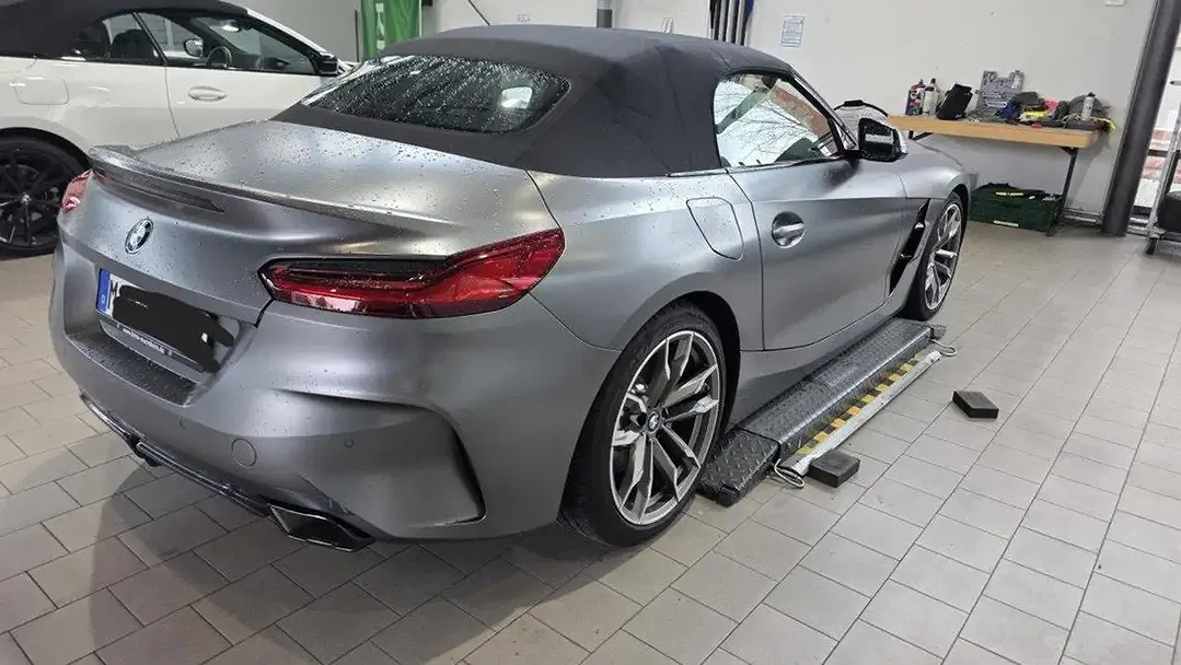 BMW Z4 M40i Roadster - Thumbnail 6